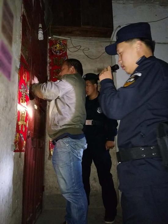 澳门粗心妈妈误将幼女锁家中 